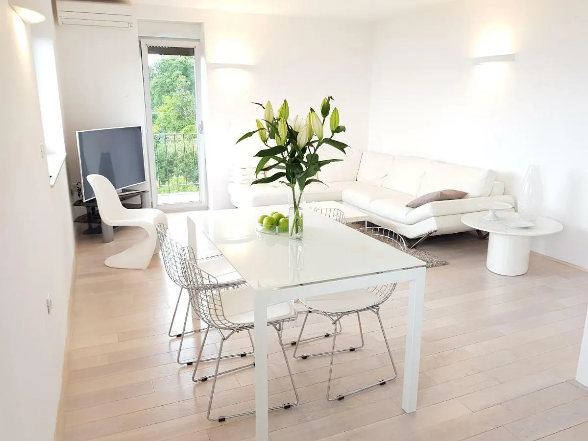 Riviera Days Apartment Lovran